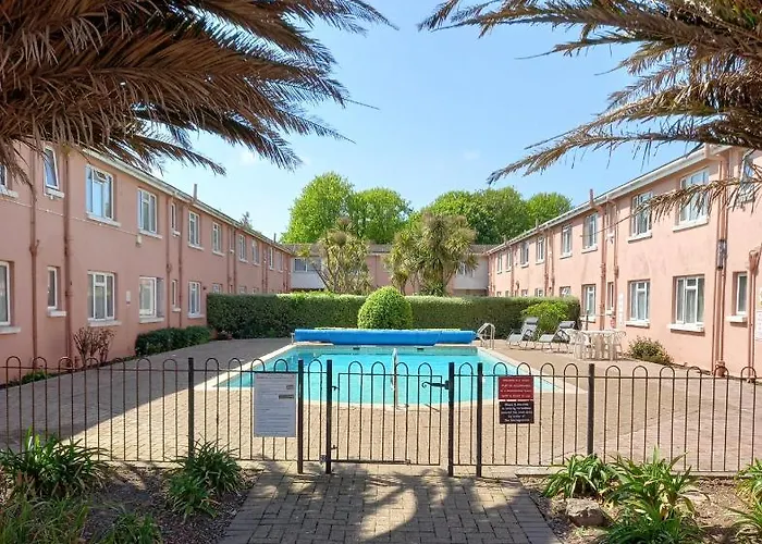 50 New Esplanade Court