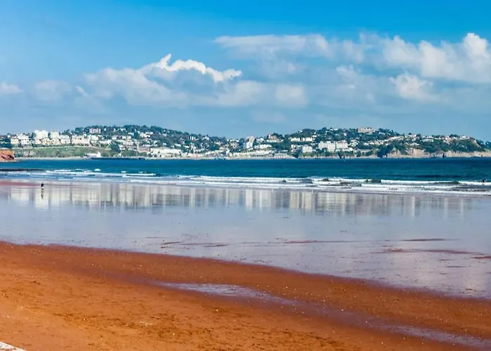 Stylish 2 Bed Paignton Apartment, 5 Minute Walk To Beach